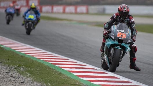 Fabio Quartararo inseguito dalla Suzuki di Mir e Rins. Getty