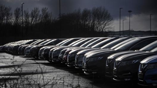 Modelli Nissan nei piazzali della fabbrica di Sunderland. Afp