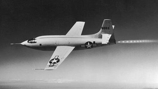 Il Bell X-1 fu il primo aereo ad abbattere il muro del suono: era spinto da un motore a razzo. Wikipedia