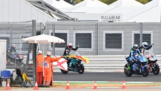 Prima interruzione per pioggia a Misano durante la Moto2. Afp