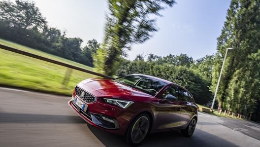 La nuova SEAT Leon su strada