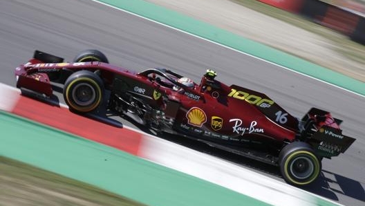 La Ferrari di Leclerc in azione al Mugello. Ap