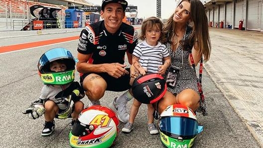 La foto postata da Aleix Espargaro in pitlane al Montmelò. Instagram