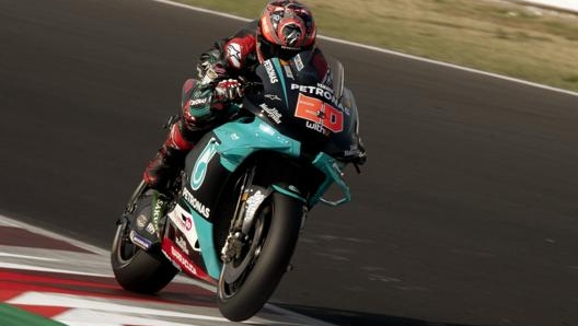 Fabio Quartararo in azione con la Yamaha del team Petronas. Ansa