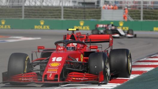 La Ferrari di Leclerc in azione in Russia. Lapresse