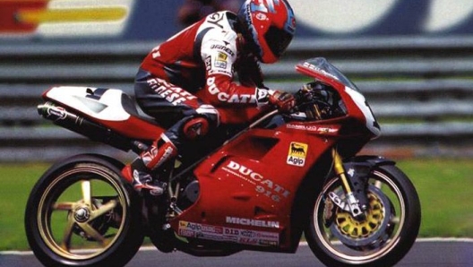 Foggy in azione sulla sua Ducati 916, nel 1995. Termignoni