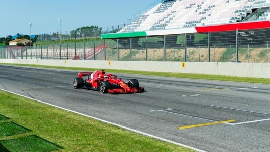 Sebastian Vettel sulla monoposto 2020 durante i “Filming Day” del mese di giugno