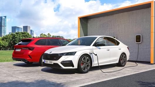 La gamma ibrida di Skoda Octavia include powertrain mild-hybrid e plug-in hybrid che si ricaricano alla “spina”