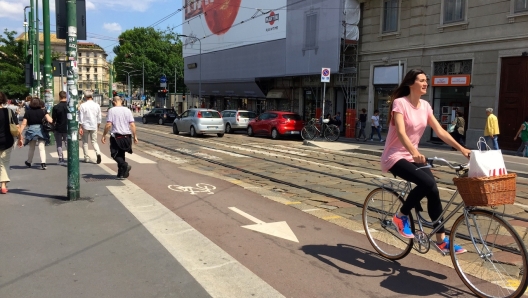 Pista ciclabile in Darsena a Milano. Masperi