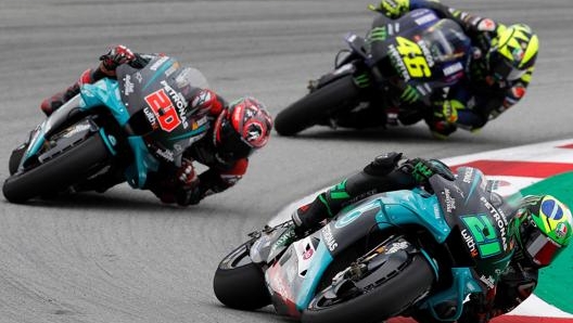 Le prime fasi della gara con Morbidelli in testa davanti a Quartararo e Rossi. EPA