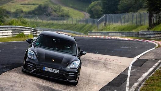 La Panamera al Nurburgring: qui al Karussell, madre di tutte le curve