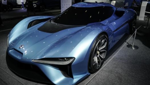 Una Nio EP9, elettrica due posti e quattro motori per una potenza complessiva di 1.360 Cv