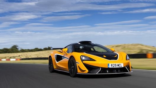 McLaren 620R, un “gioiellino” da 309 mila euro che si può arricchire con l’R Pack