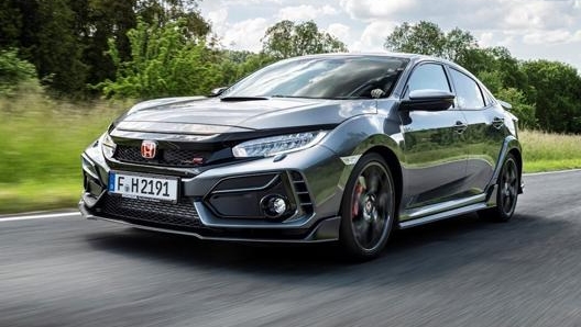 La Honda Civic Type R Sport Line, design urbano e spoiler posteriore ribassato