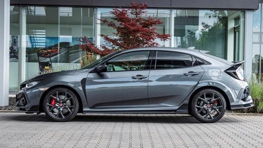 L’allestimento Sport Line della Civic Type R 2020 monta di serie cerchi da 19 pollici