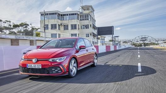 La nuova Volkswagen Golf Mark 8 è spinta da un motore 2.0 TSI da 245 Cv e 370 Nm di coppia