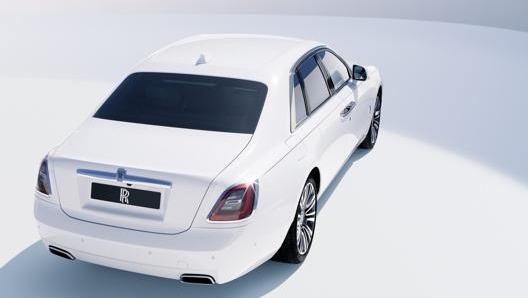 La Rolls-Royce Ghost 2021 è stata rinnovata nell’estetica e nei contenuti