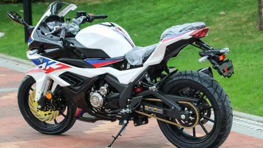 Carene, colori e nome della Moto S450RR si ispirano alla Bmw S1000RR