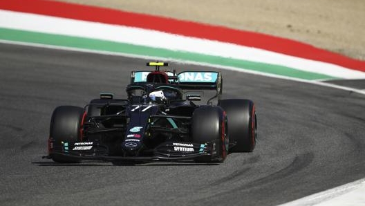 Valtteri Bottas in azione al Mugello. Epa