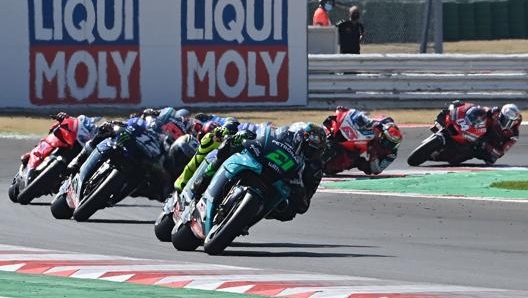 Franco Morbidelli con la Yamaha Petronas guida al via del GP San Marino, la prima delle due gare a Misano: il romano vincerà poi la gara. Afp