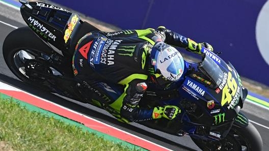 Valentino Rossi, caduto nei primi km del GP dell’Emilia Romagna