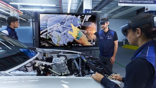 Lo stabilimento Bmw di Monaco di Baviera impiega tecnologie di realtà aumentata