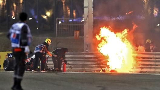 Il rogo di Sakhir dopo l’incidente di Grosjean. Afp