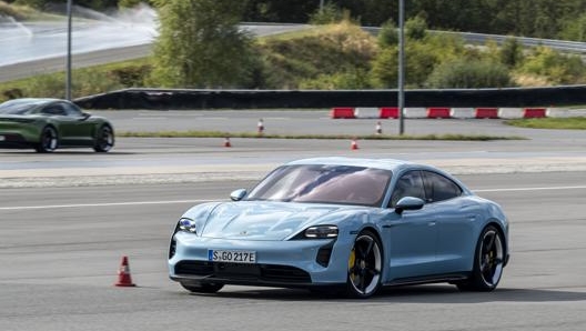 La Taycan 4S è la versione d’accesso della sportiva elettrica firmata Porsche