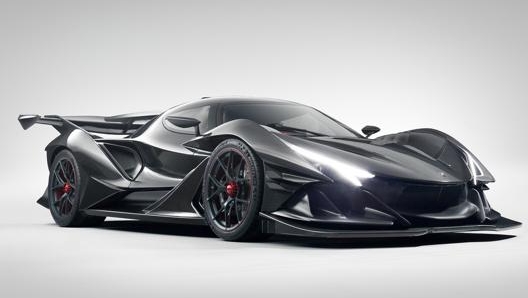 La Intensa Emozione ha fanali appuntiti e fiancate scavate: esprime grinta