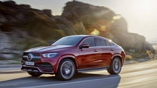 La Mercedes-Benz Gle è il modello più venduto del segmento E con 1.879 unità.