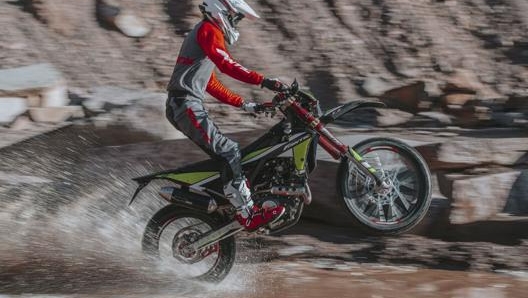 Per gli amanti del fuoristrada c’è la enduro Xef 125