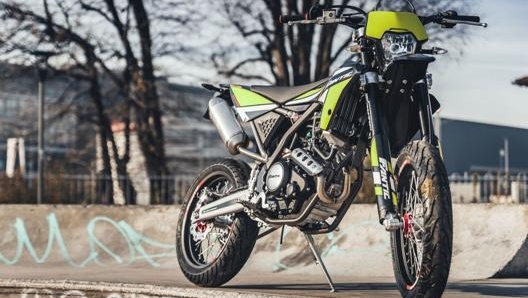 Non manca una motard, la Xmf 125. La base tecnica è la stessa della enduro Xef 125