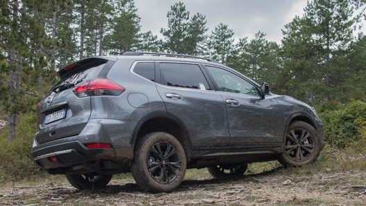 Lunga 464 cm, la Nissan X-Trail in allestimento N-Tec si caratterizza per i cerchi in lega da 18” neri e la vernice Dark metal grey