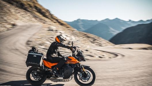 La Ktm 890 Adventure monta, come da tradizione della Casa austriaca, sospensioni WP