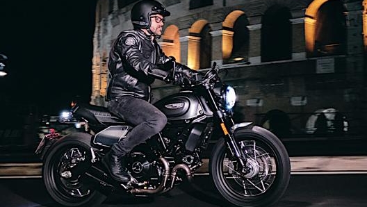 Il nuovo Ducati Scrambler Nightshift da 10.990 euro