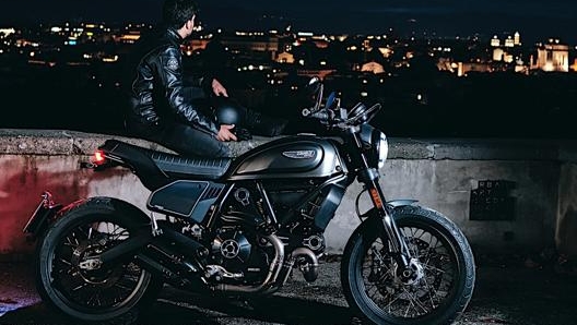 Il listino del nuovo Ducati Scrambler Nightshift parte da 10.990 euro