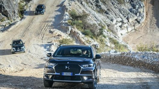 Alle cave di marmo di Carrara con la DS 7 Crossback E-Tense 4x4