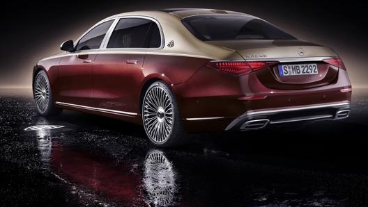 Della Mercedes Classe S Maybach ci saranno una versione V8 da 4 litri biturbo mild hybrid a 48V, una V12 da 6 litri biturbo e una plug-in da 3 litri