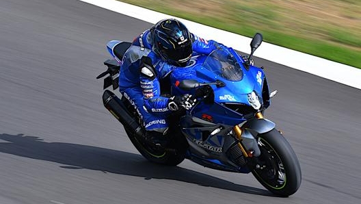 La Suzuki GSX-R1000R Anniversary in azione sul circuito del Mugello