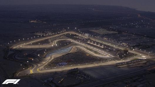 L’illuminazione del tracciato di Sakhir