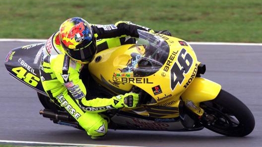 Valentino Rossi in 500 con la Honda nel 2000. Epa