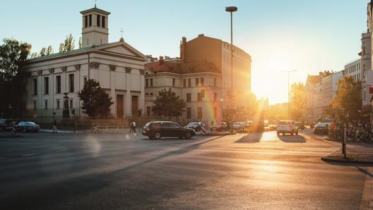 Auto ibride, bici e mezzi della micro-mobilit individuale stanno rapidamente modificando gli spostamenti in citt