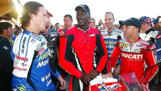 Michael Jordan in tuta da pilota, ai tempi in possedeva in team di moto nella Superbike Usa