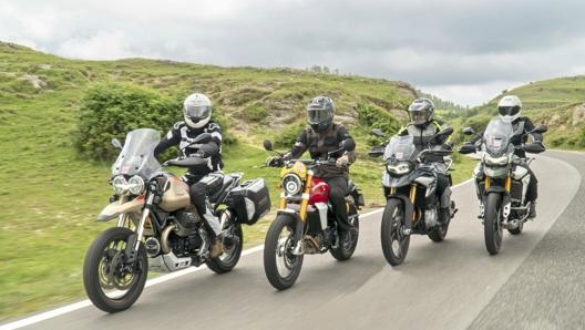 Da sinistra Guzzi V85. Fantic Caballero, Bmw F850 GS e Triumph Tiger 900