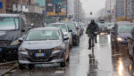 La norma prevede maggiore attenzione ai ciclisti. Ansa