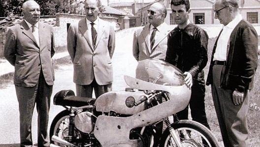 Grassetti e i fratelli Benelli intorno alla 250 del 1961