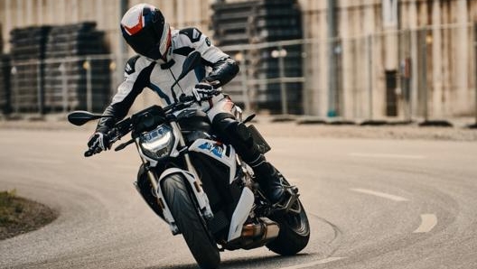 La Bmw S 1000 R eroga 165 Cv a 11.000 giri/min