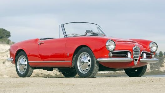 L’Alfa Romeo Giulietta Spider del 1955, una delle più celebri auto disegnate da Pininfarina