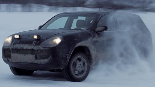 La Porsche Cayenne mentre effettua test di sviluppo prima del debutto