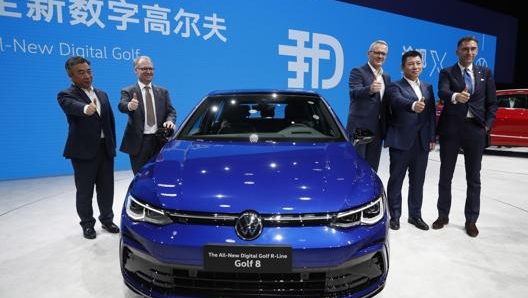 Cerimonia per la Volkswagen Golf 8 R-Line a Beijing. Epa